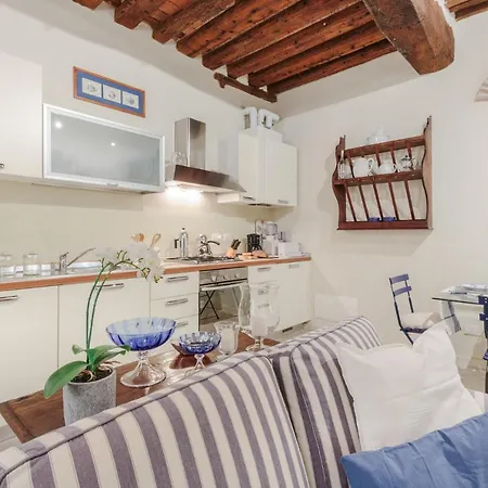 1400's Apartment, Stylish Smart Ground Floor Inside * Lucca