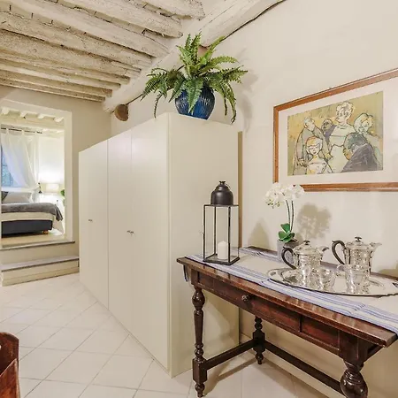 Apartment 1400's Apartment, Stylish Smart Ground Floor Inside