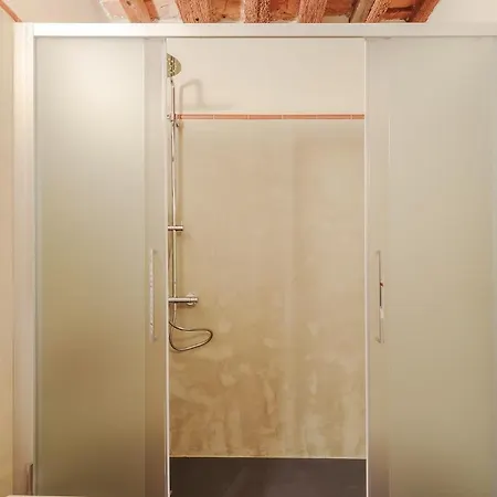 1400's Apartment, Stylish Smart Ground Floor Inside *