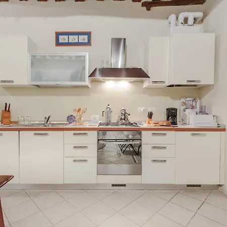 1400's Apartment, Stylish Smart Ground Floor Inside *