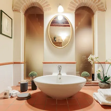1400's Apartment, Stylish Smart Ground Floor Inside Apartment *