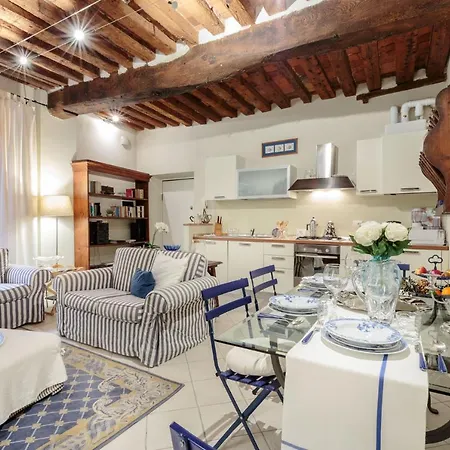 1400's Apartment, Stylish Smart Ground Floor Inside