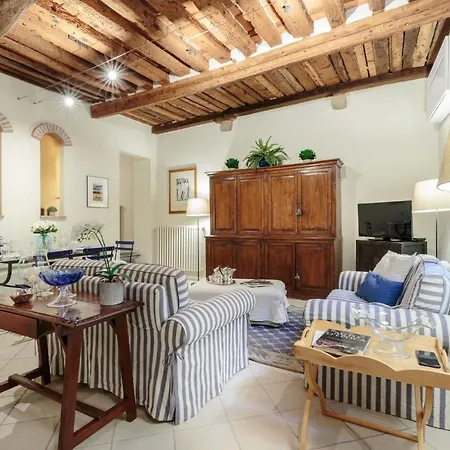 1400's Apartment, Stylish Smart Ground Floor Inside *