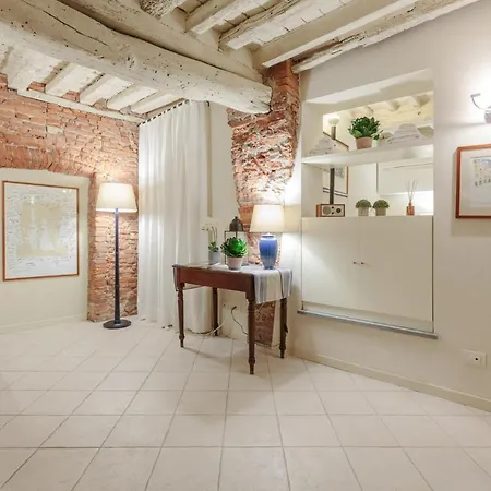 1400's Apartment, Stylish Smart Ground Floor Inside * Lucca
