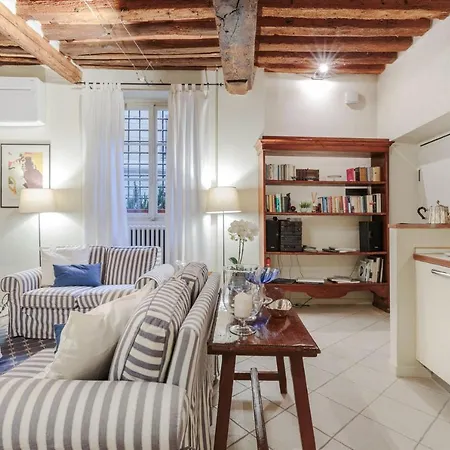 1400's Apartment, Stylish Smart Ground Floor Inside
