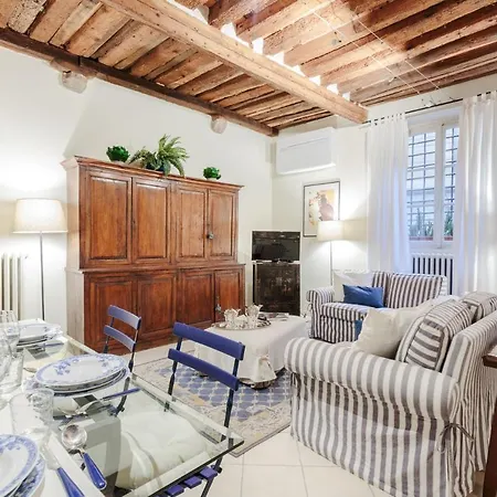 Apartment 1400's Apartment, Stylish Smart Ground Floor Inside Lucca