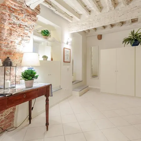 1400's Apartment, Stylish Smart Ground Floor Inside Apartment *