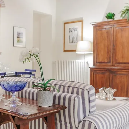 1400's Apartment, Stylish Smart Ground Floor Inside Apartment *