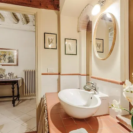 1400's Apartment, Stylish Smart Ground Floor Inside Lucca