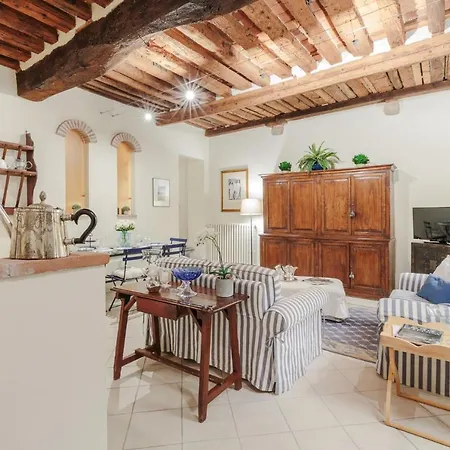 1400's Apartment, Stylish Smart Ground Floor Inside *