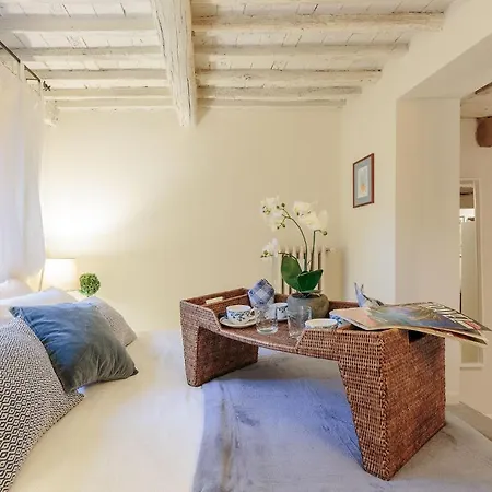 1400's Apartment, Stylish Smart Ground Floor Inside * Lucca